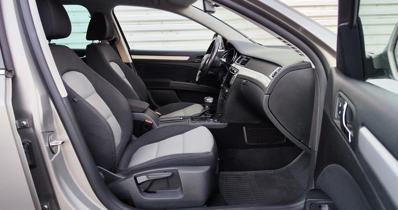 Skoda Superb cena 29900 przebieg: 248000, rok produkcji 2010 z Szczecin małe 596